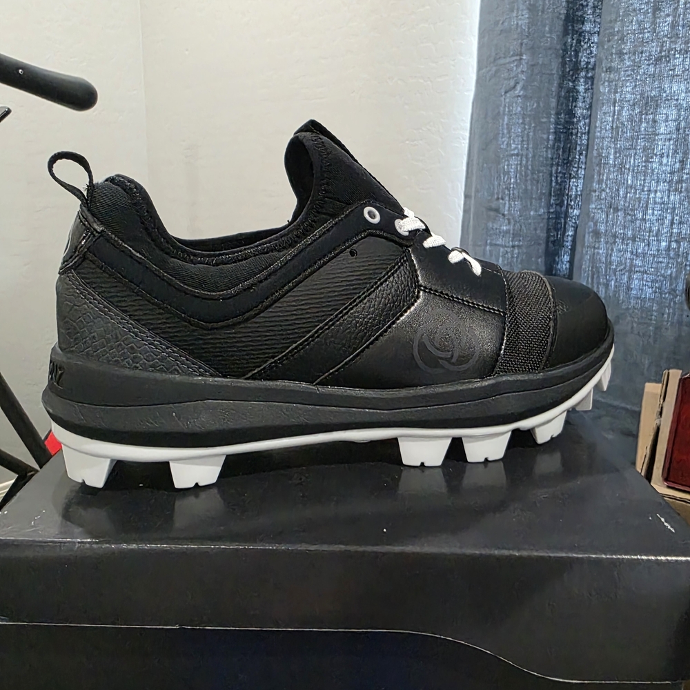 Baseball Black and White Molded Cleat